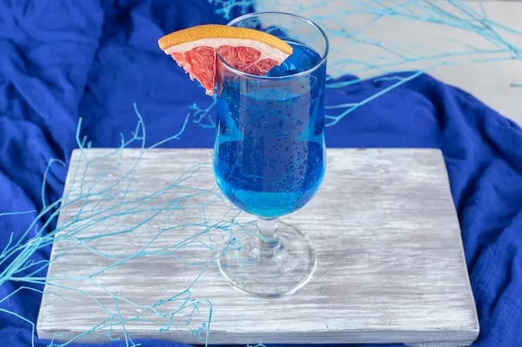 Jak przygotować idealny koktajl Blue Lagoon - przepis i porady