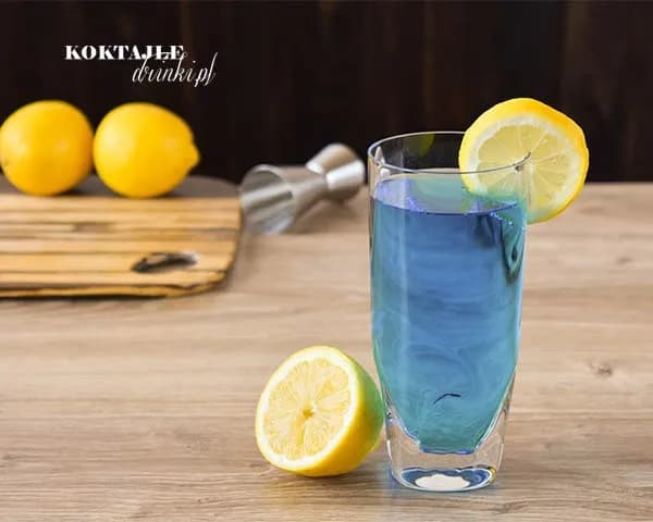 Niebieska laguna drink – przepis na orzeźwiający koktajl idealny na lato