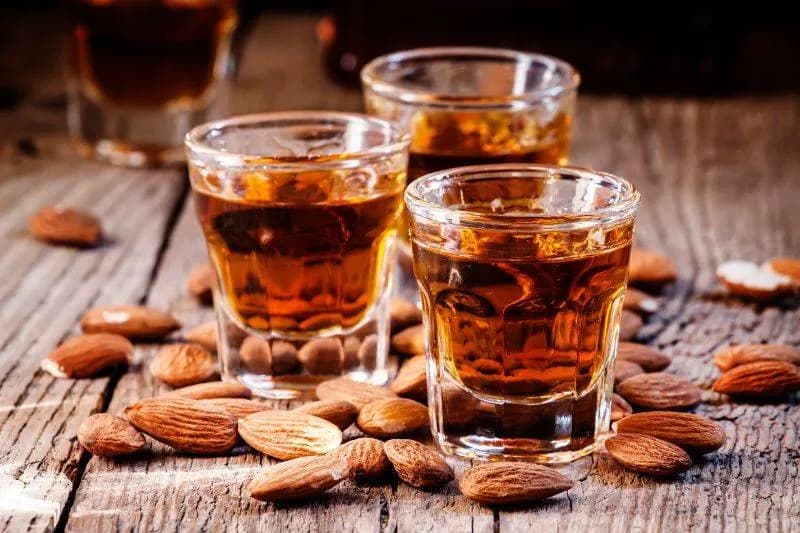 Najlepsze drinki z amaretto, które zachwycą Twoje podniebienie