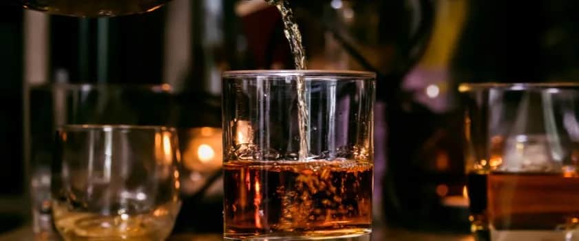 Ile gram alkoholu w kieliszku wódki? Zaskakujące fakty o alkoholu