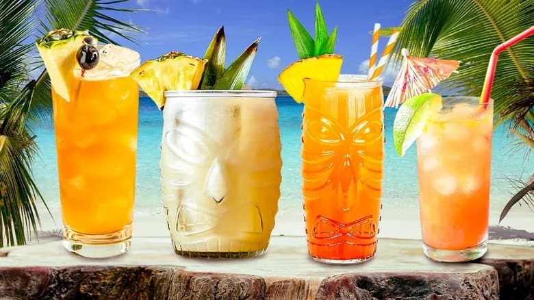 Najlepsze przepisy na tropikalne drinki, które zachwycą Twoich gości