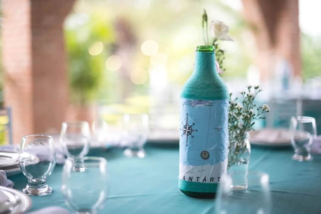 Jak zapakować butelkę wina na prezent ślubny w oryginalny sposób