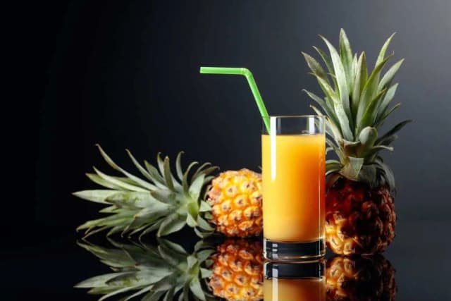 Najlepsze drinki z ananasem, które musisz spróbować w tym sezonie